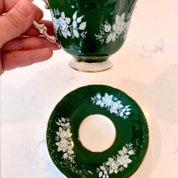 Vintage rare “Christmas Fir Green” Aynsley teacup 🌲 - Picture 6 of 8
